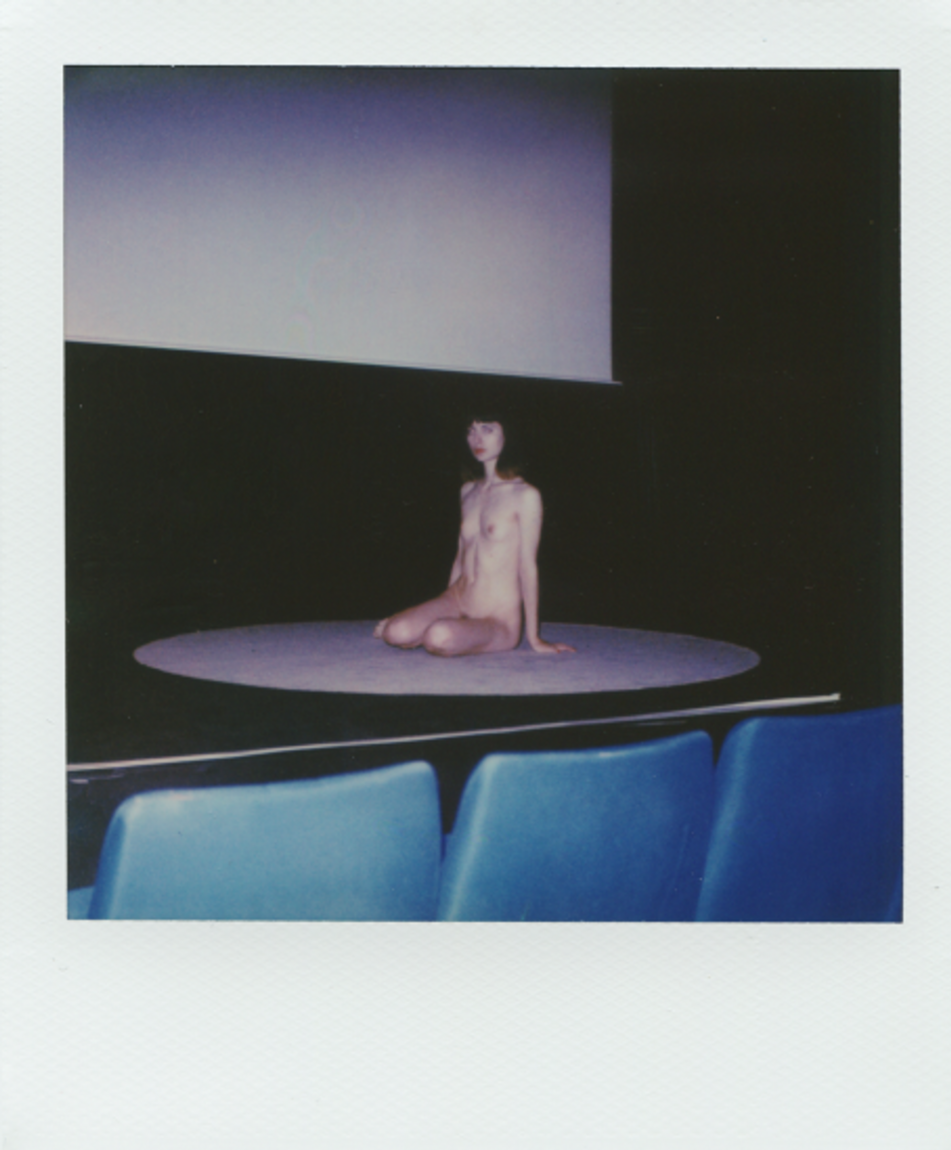 Julien Carreyn, Jeanne Cals au cinéma, 2020, Polaroid et plaque acrylique Perspex. Prix : 1 600 euros (encadré). © Julien Carreyn. Courtesy Crèvecoeur, Paris. Photo Aurélien Mole.