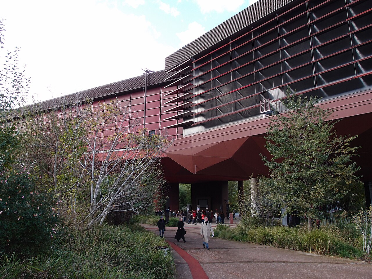 Musée du quai Branly – Jacques Chirac. Photo : Wikipedia