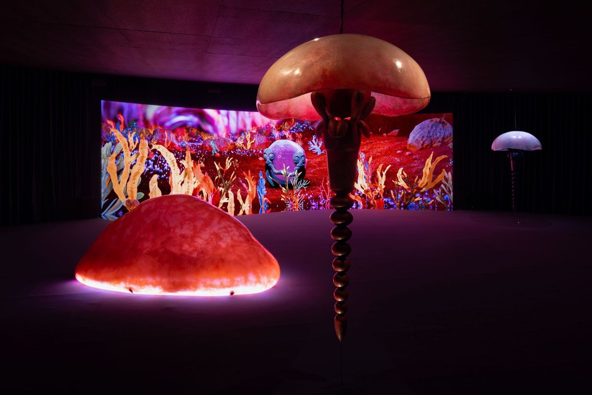 Josèfa Ntjam, Swell of spæc(i)es, 2024, installation, 60e Biennale d’art de Venise, 2024. Courtesy de l’artiste, de Nicoletti Contemporary et de LAS Art Foundation. Photo Andrea Rossetti