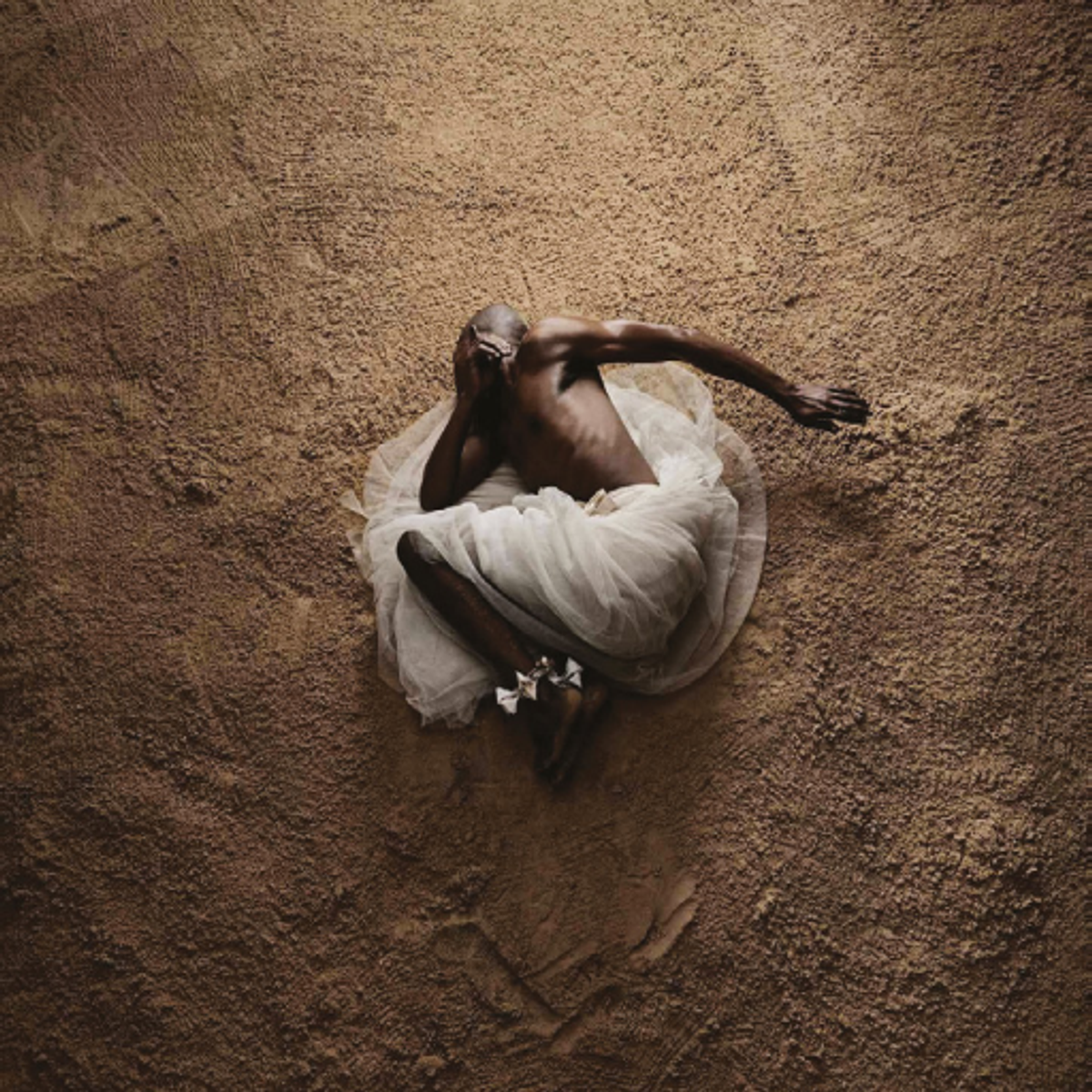 Mohau Modisakeng, Untitled (Zanj 1), 2019, épreuve jet d’encre sur papier Hannemuhle. © Mohau Modisakeng et Braverman Gallery, Tel Aviv