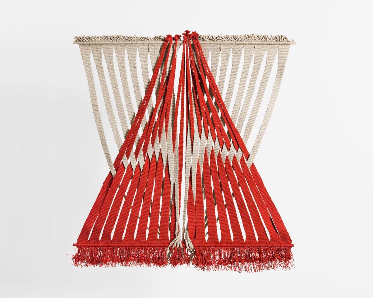 Lenore Tawney, Union of Water and Fire, 1974, lin et fil de pêche. Courtesy The Lenore G. Tawney Foundation, New York et Alison Jacques Gallery, Londres. © Lenore G. Tawney Foundation