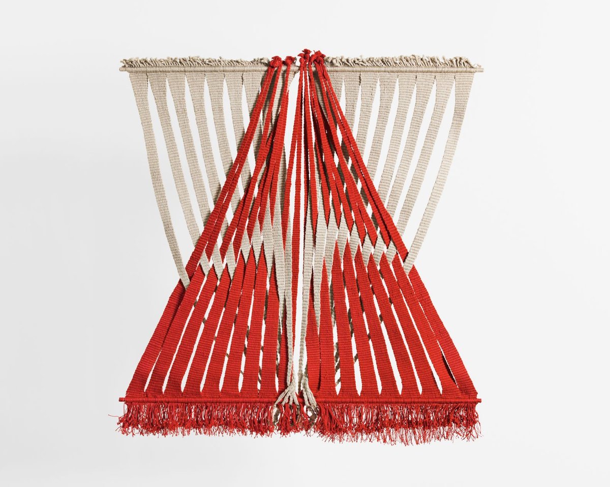 Lenore Tawney, Union of Water and Fire, 1974, lin et fil de pêche. Courtesy The Lenore G. Tawney Foundation, New York et Alison Jacques Gallery, Londres. © Lenore G. Tawney Foundation