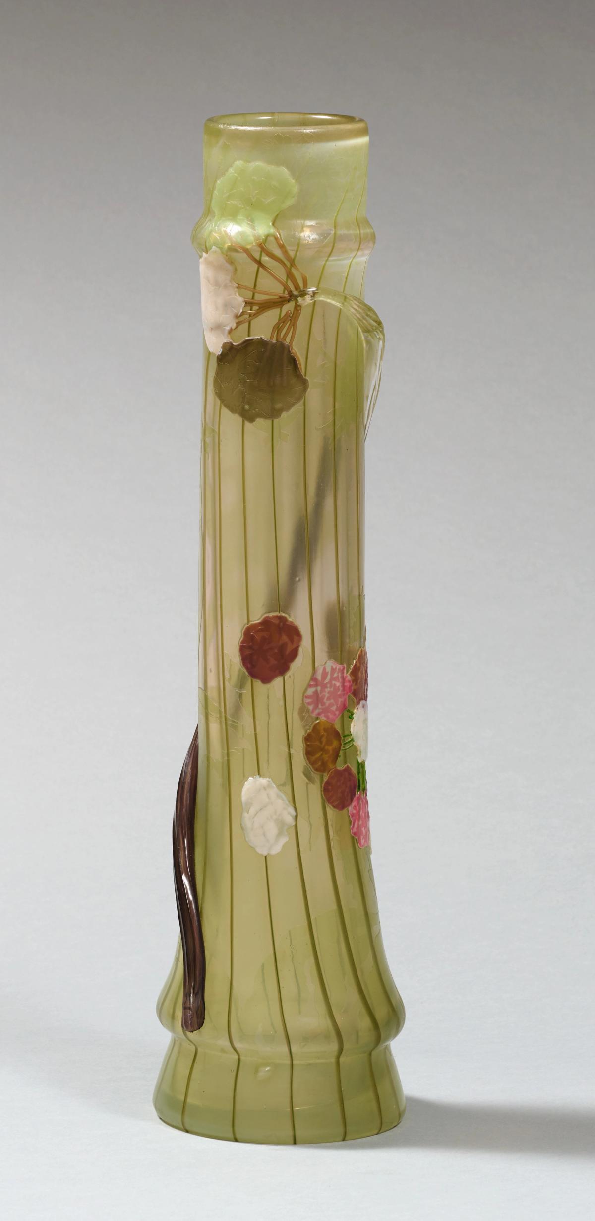 Émile Gallé, Vase Angélique ou Heracleum ou Grande berce, vers 1900, verre double couche filigrané. Courtesy Sotheby’s