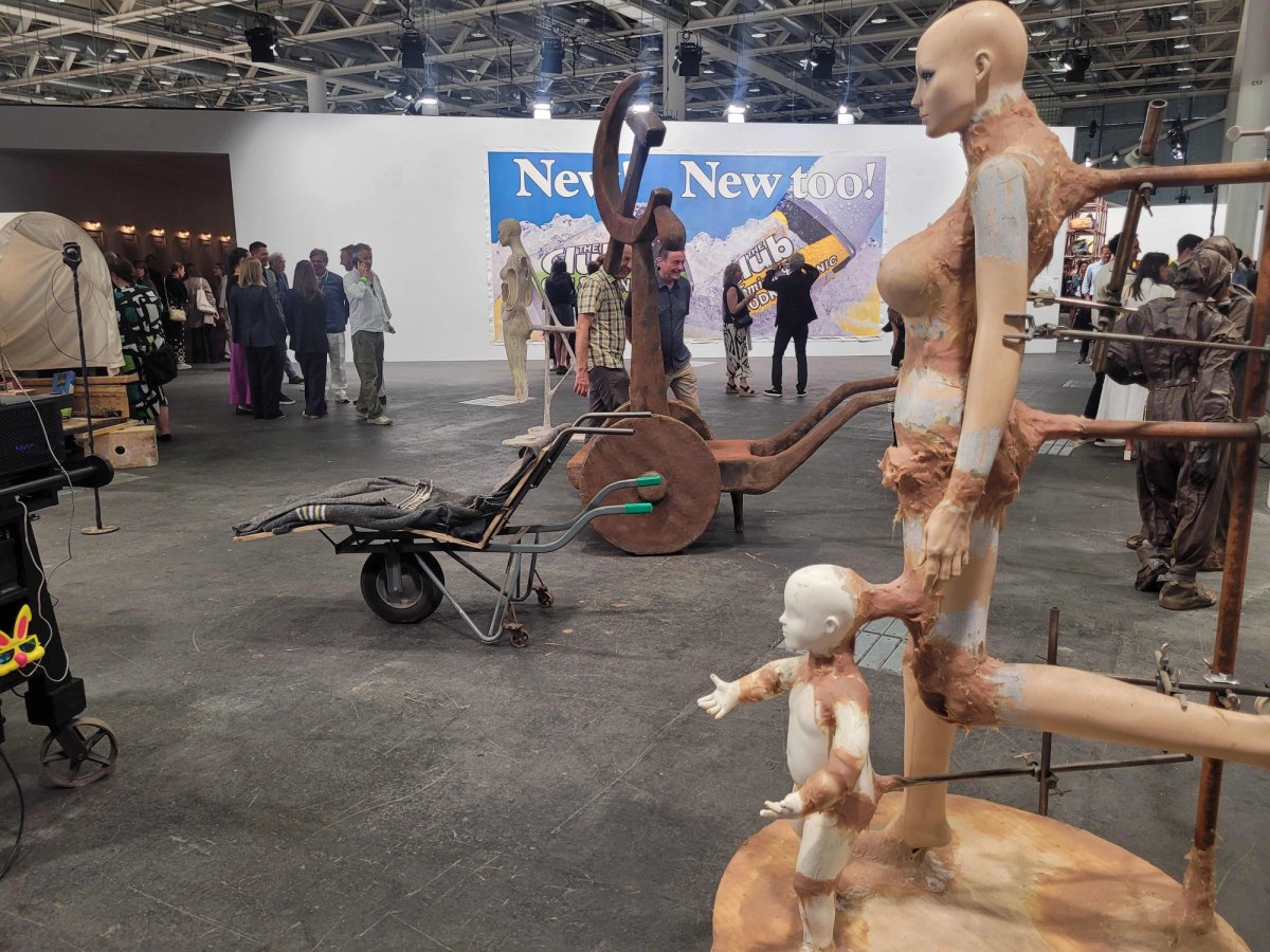 Atelier Van Lieshout,The Voyage – A March to Utopia, 2025, Galerie Krinzinger et OMR, en collaboration avec Galerie Jousse Entreprise et Galerie Ron Mandos. Photo A.C.