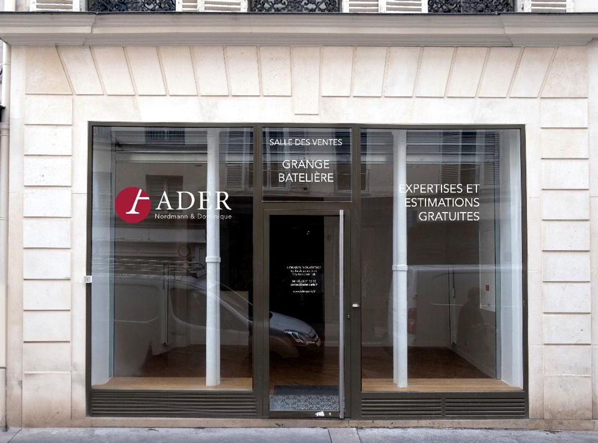 Devanture de la nouvelle salle d'Ader, rue de la Grange-Batelière à Paris. Photo Ader