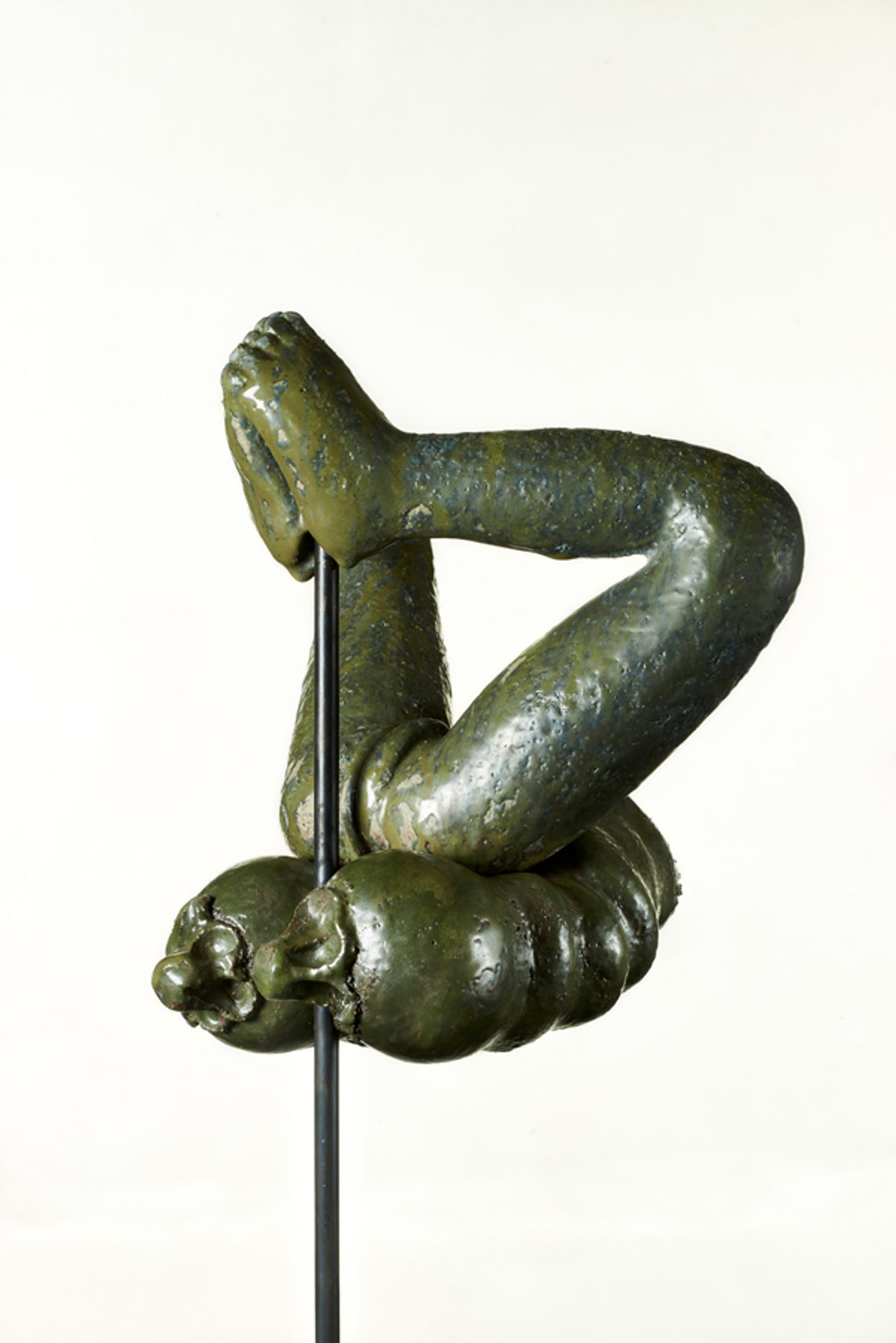 Elsa Sahal, Justine, 2015, grès émaillé, collection particulière, Paris. Courtesy de la galerie Papillon. Photo Denis Amon