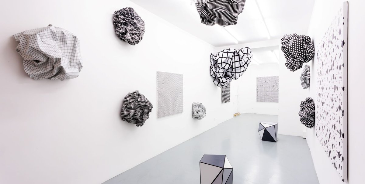 Vue de l’exposition « Esther Stocker. Loving imperfectly », 2020. © Alberta Pane