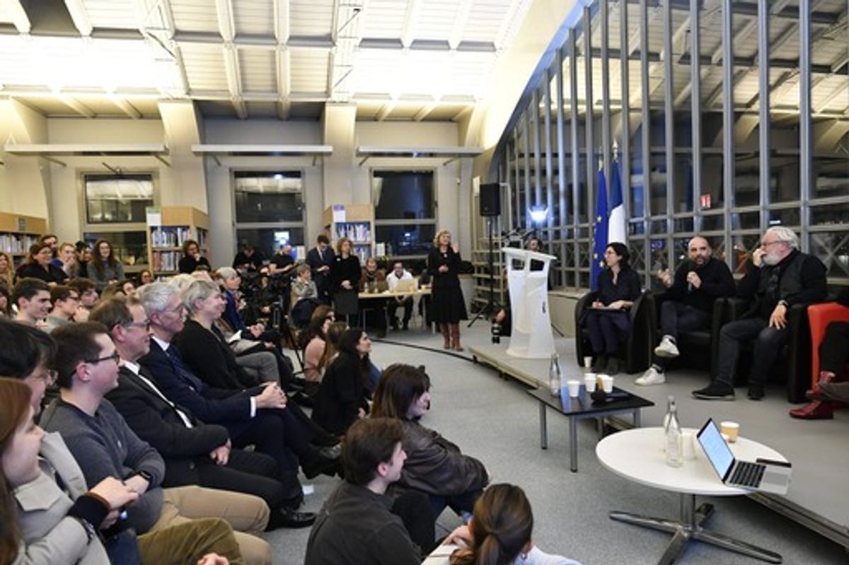 L'annonce du palmarès national en faveur du développement durable réservé aux étudiants en architecture par la ministre de la Culture Rima Abdul Malak lors d'une rencontre à l’École nationale supérieure d’architecture de Paris-Val de Seine. MC - Thibaut Chapotot