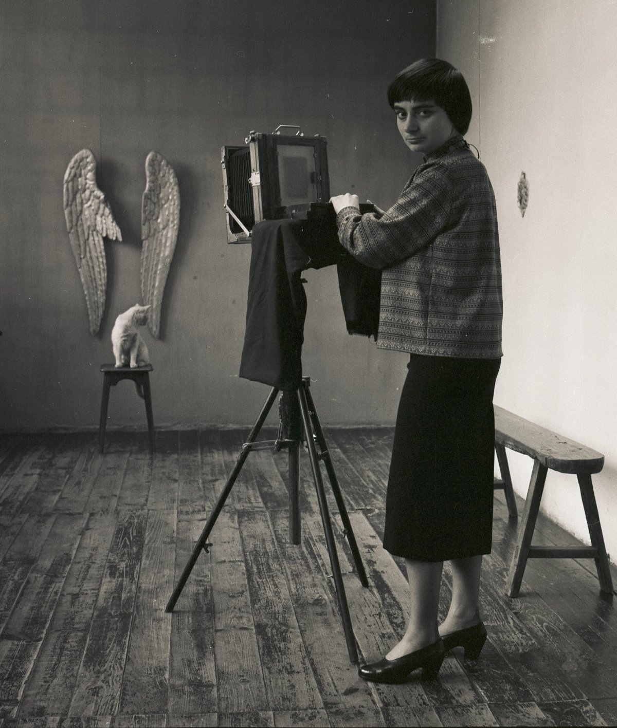 Agnès Varda, Autoportrait dans le studio rue Daguerre (Paris 14e), 1956, photographie. © Succession Agnès Varda