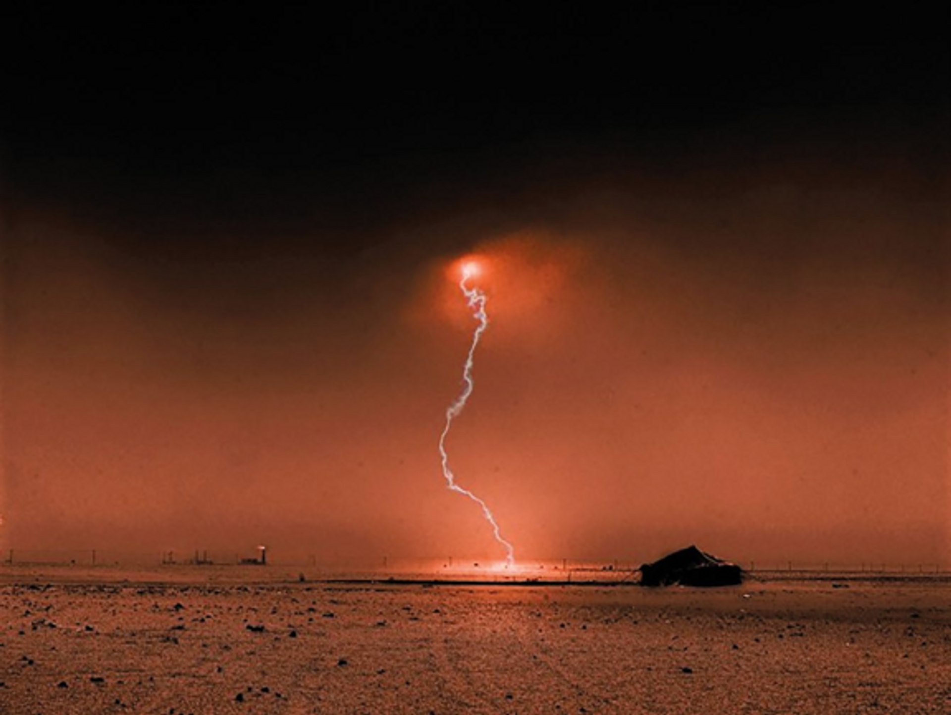 Ahmed Mater, Lightning Land, 2017, photographie, tirage LightJet. Courtesy de l’artiste et Galleria Continua.