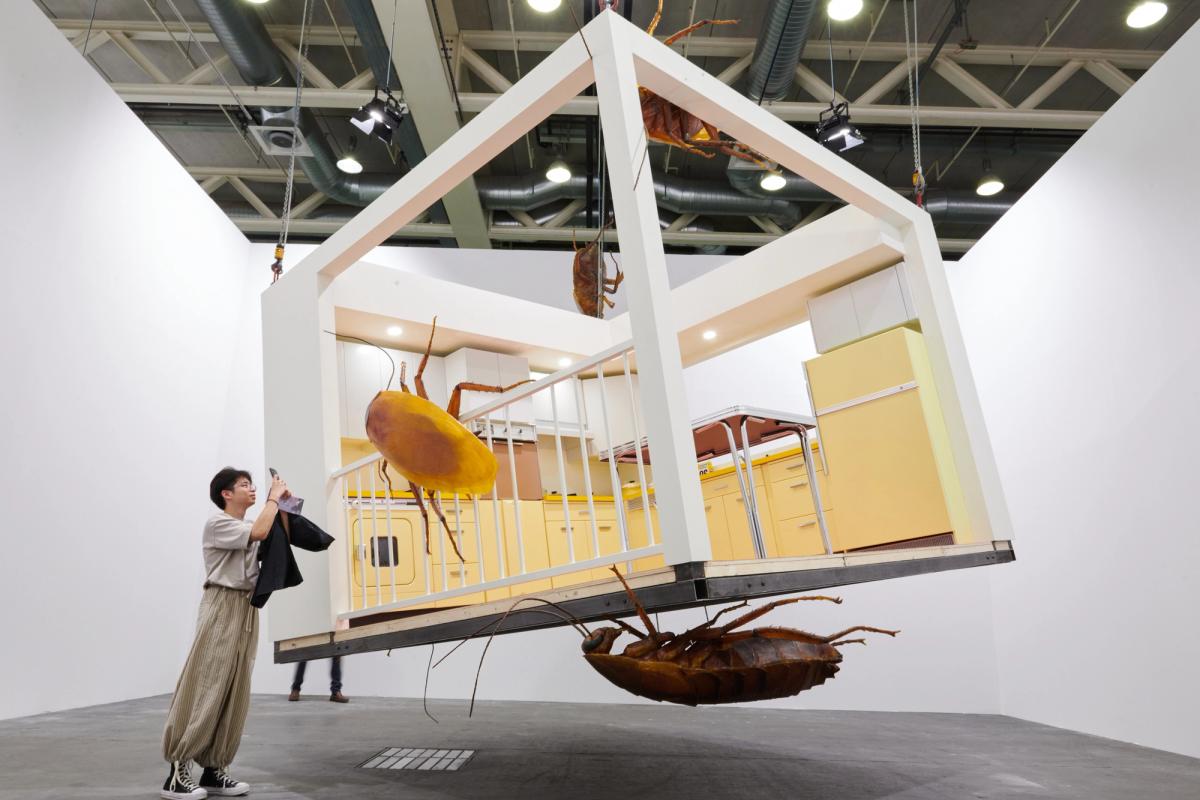 Installation de Huang Yong Ping dans le secteur Unlimited d’Art Basel,
Bâle, 2022. Courtesy de l’artiste et galerie kamel mennour. Photo Art Basel