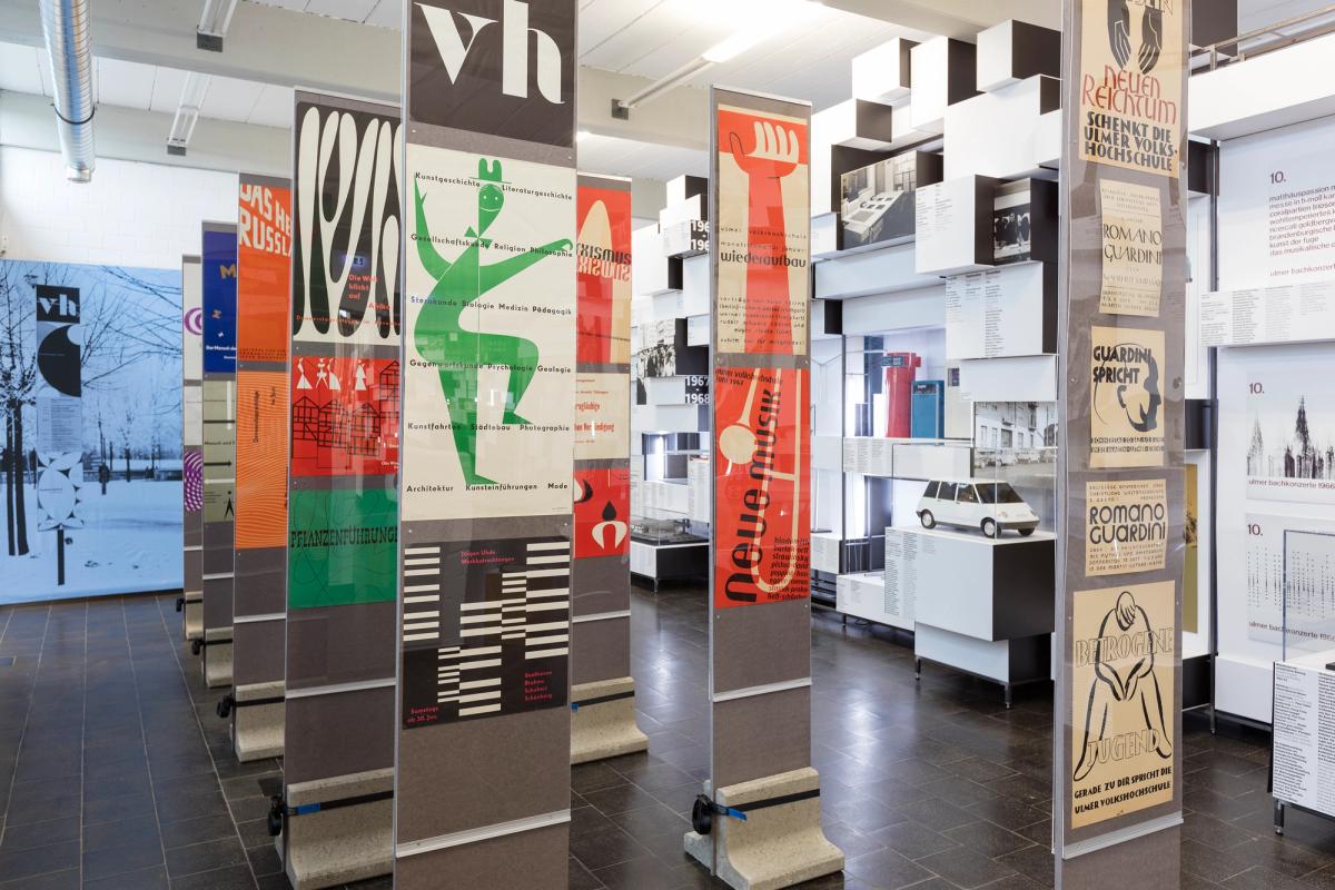 Vue de l’exposition « Otl Aicher, 100 Jahre, 100 Plakate » au HfG-Archiv Museum Ulm. © Oleg Kuchar, HfG-Archiv Museum Ulm
