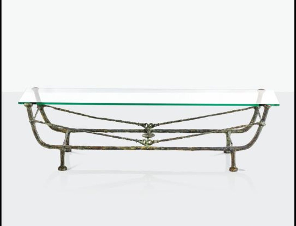 Diego Giacometti, Table berceau, vers 1962, bronze patiné.
© Bailly Gallery