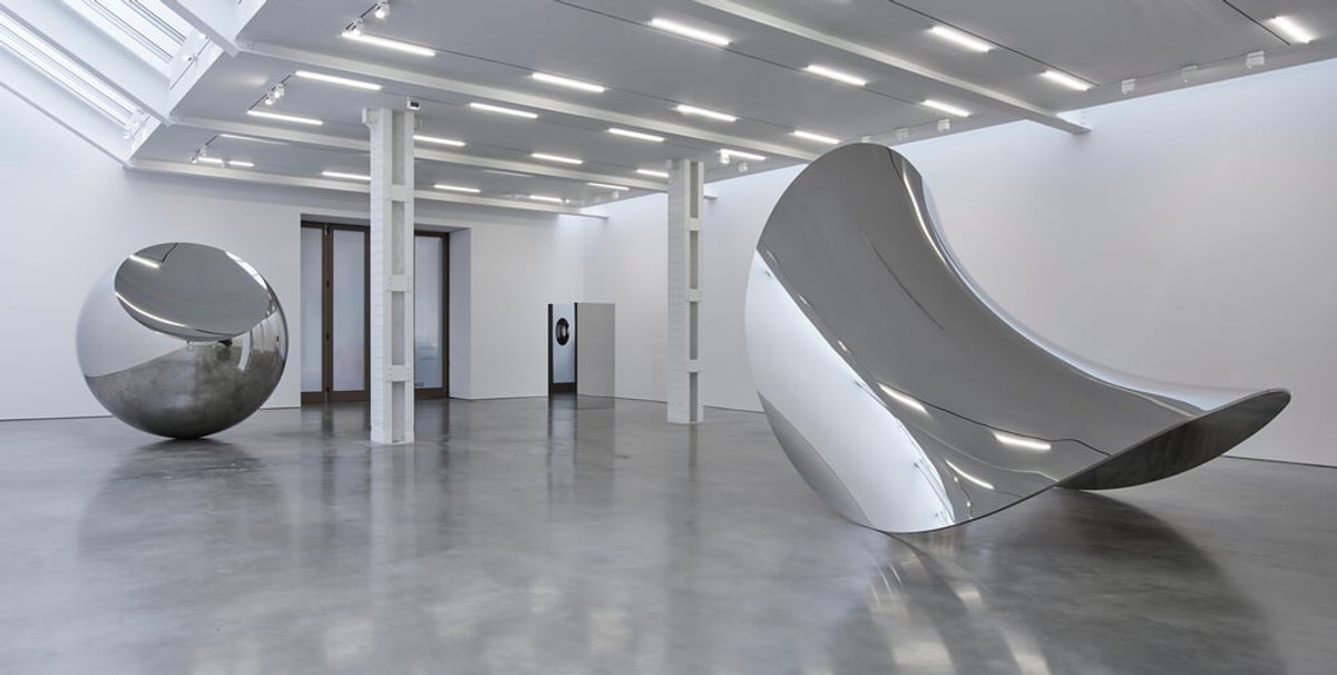 Vue de l’exposition « Anish Kapoor » © Anish Kapoor et Lisson Gallery