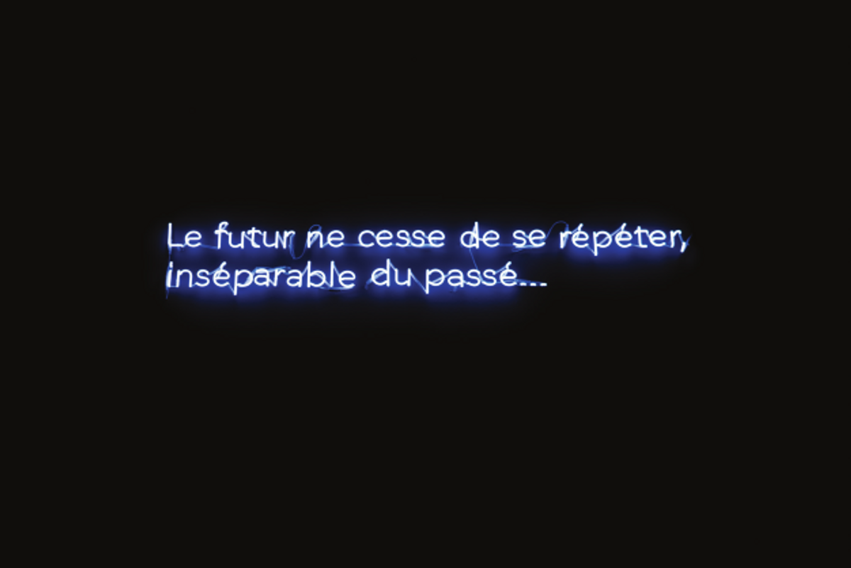 Enrique Ramírez, Le futur ne cesse de se répéter, inséparable du passé, 2020, néon. © Enrique Ramírez. Courtesy de Michel Rein,
Paris/Bruxelles