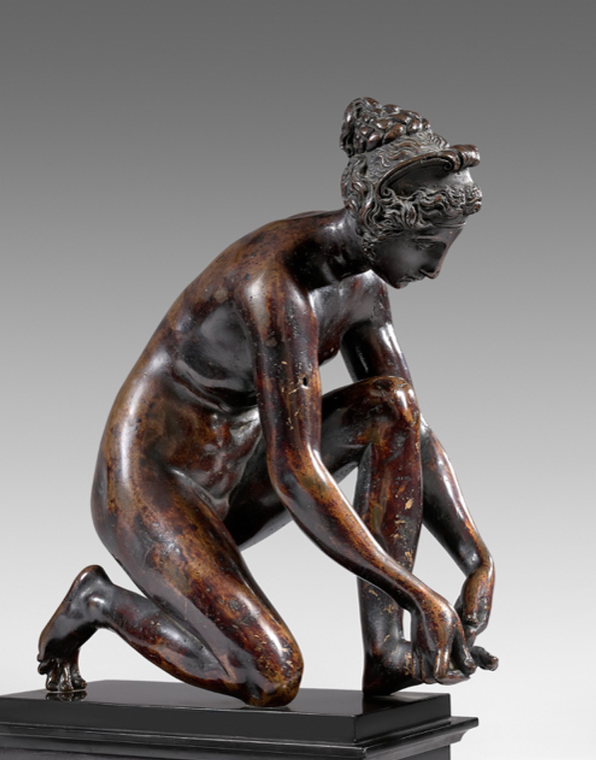 Ponce Jacquio(t), La tireuse d’épine, fin du XVI e siècle, bronze, H : 25 cm. Courtesy Beaussant Lefèvre