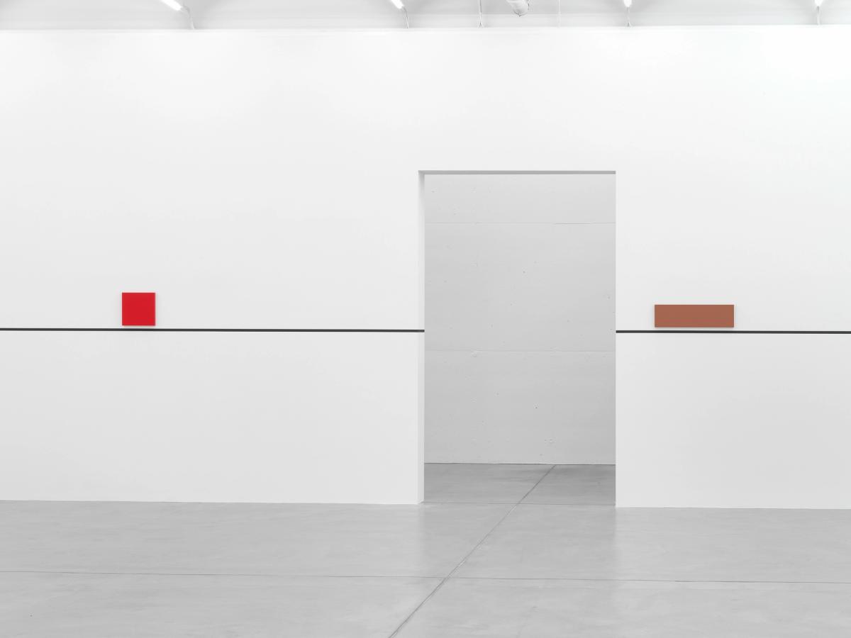 Vue de l'exposition « Gerwald Rockenschaub, bass+ (re)modification » à la Galerie Eva Presenhuber à Zurich. Galerie Eva Presenhuber