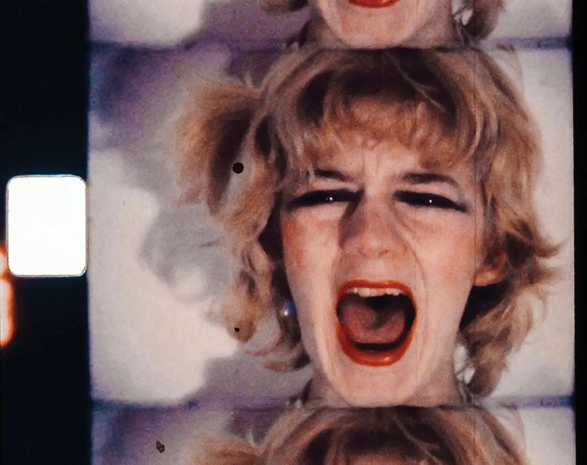 Cri primal : une image tirée de Three Minute Scream (1979) de Gina Birch, l'une des artistes exposées dans « Women in Revolt ! » à la Tate Britain. Courtesy de l'artiste