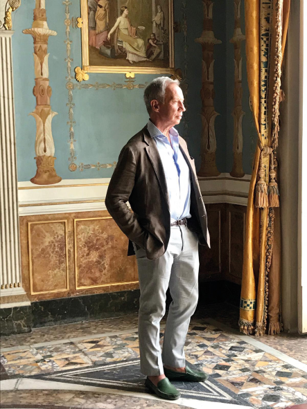 Sylvain Bellenger dans le Salottino pompeiano du Museo e Real Bosco di Capodimonte, à Naples.© D.R.