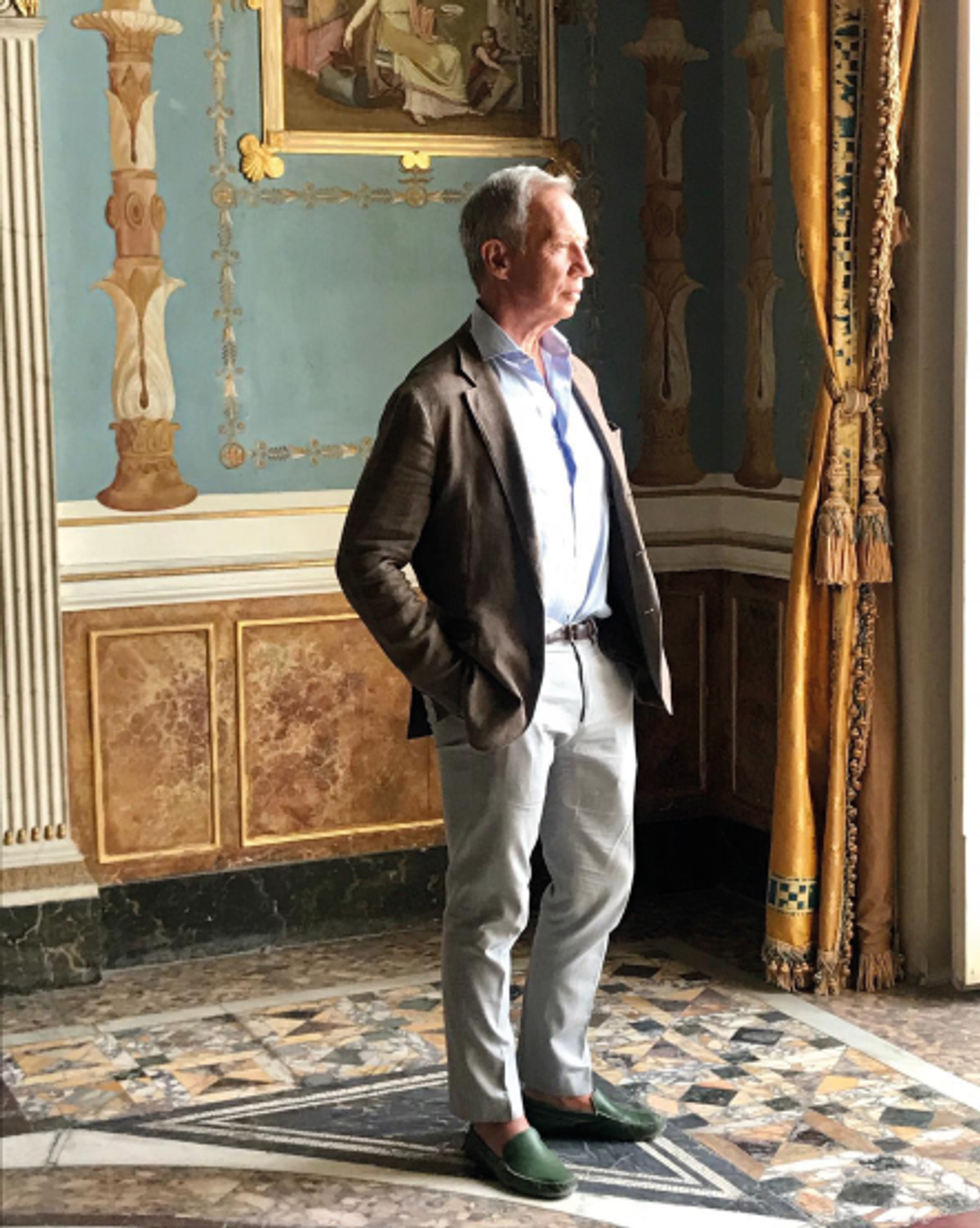 Sylvain Bellenger dans le Salottino pompeiano du Museo e Real Bosco di Capodimonte, à Naples.© D.R.