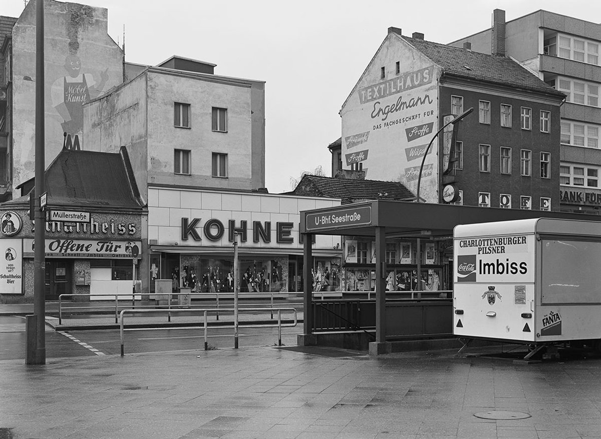 Michael Schmidt, Müller-Ecke Seestraße ( from Berlin- Wedding), 1976-1978, photographie noir et blanc. © Foundation for Photography and Media Art with the Michael Schmidt Archive