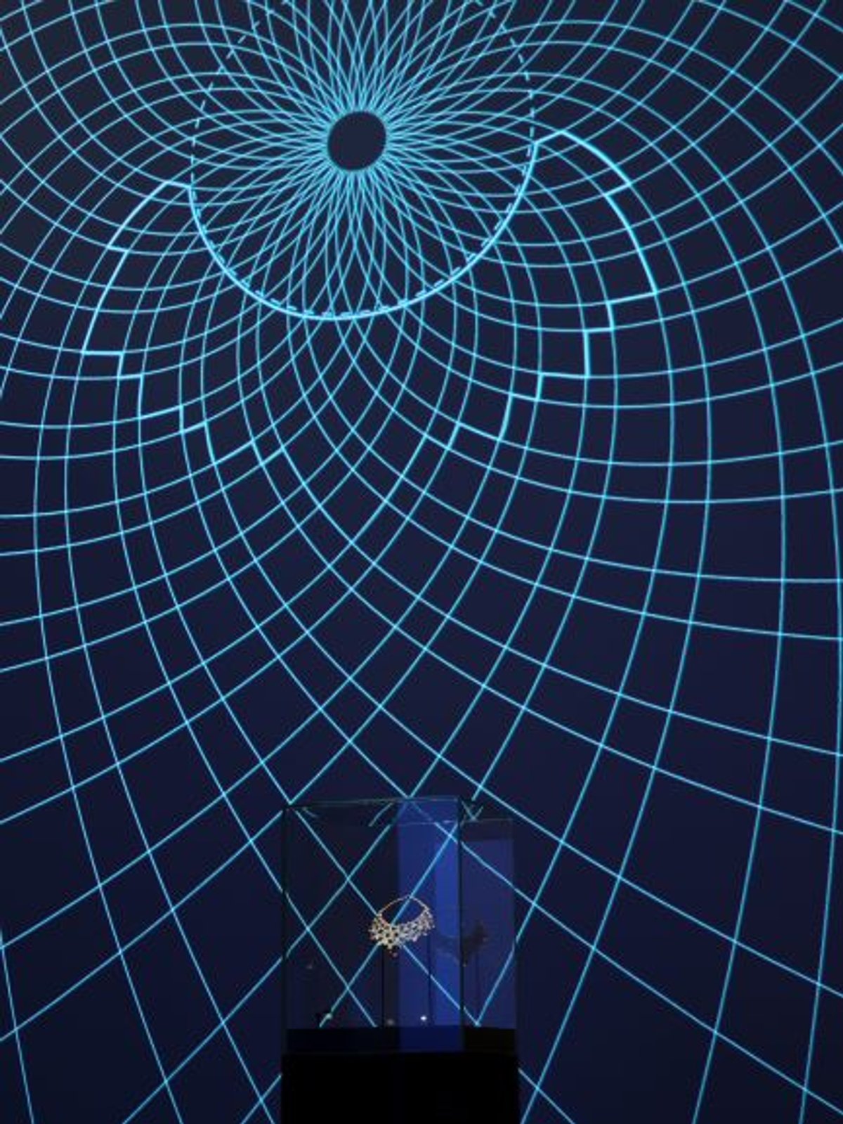 Vue de l’exposition « Cartier et les arts de l’islam » au MAD. © MAD, Paris/Christophe Dellière