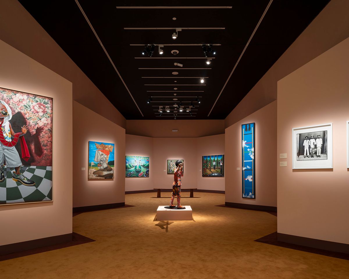 Vue de l’exposition « Au-delà des apparences. Art moderne et contemporain d’Afrique » au Musée Rath à Genève. © Dylan Perrenoud