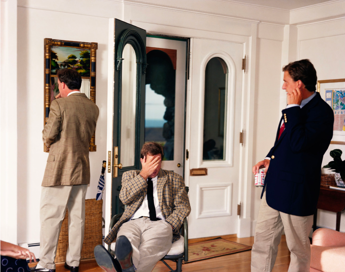 Tina Barney, The Young Men, 1992, photographie couleur.
Courtesy de l’artiste et de Kasmin Gallery, New York