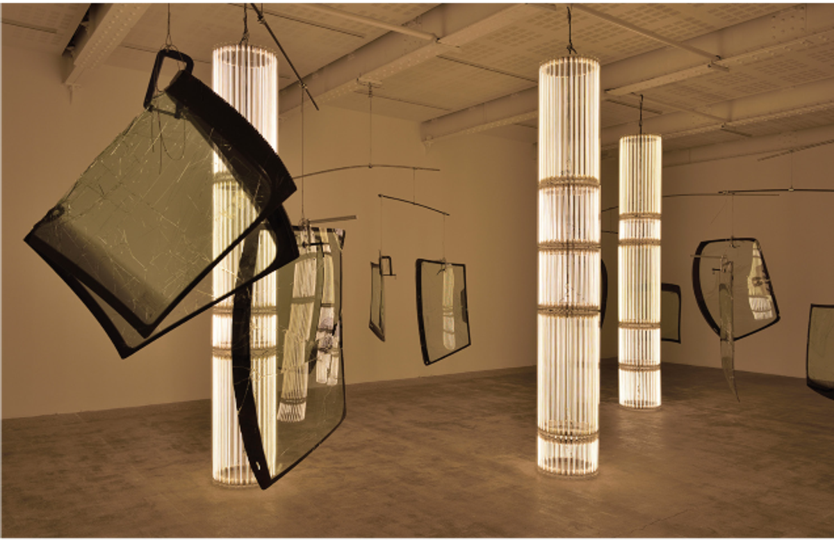 Vue de l’exposition « Cerith Wyn Evans. No realm of thought… », Marian Goodman Gallery, Paris, 2023. Courtesy de l’artiste et Marian Goodman Gallery. Photo Rebecca Fanuel