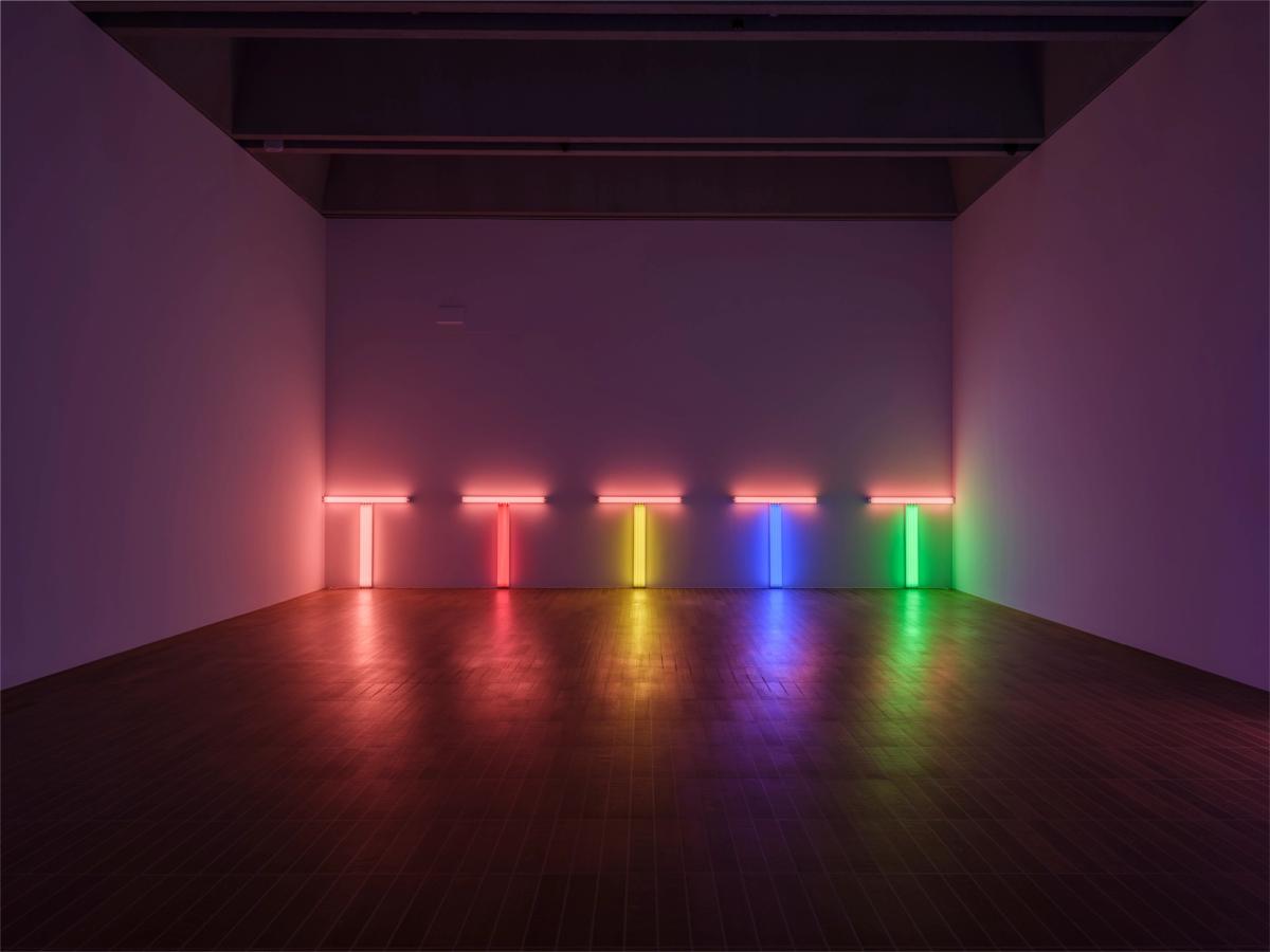 Dan Flavin, untitled (to Don Judd, colorist) 1-5, 1987, néons, Mendrisio, PanzaCollection. © Stephen Flavin. Courtesy de la PanzaCollection, Mendrisio, Suisse. Photo Florian Holzherr
