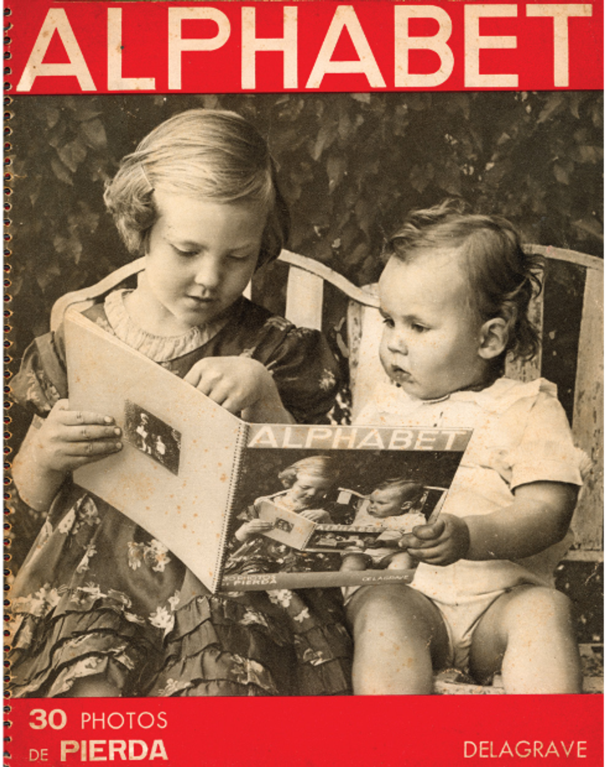 Couverture d’Alphabet de Pierre Portelette, dit Pierda, Paris, Delagrave, 1933, collection Alain Sinibaldi. Courtesy de la Maison de la photographie Robert-Doisneau