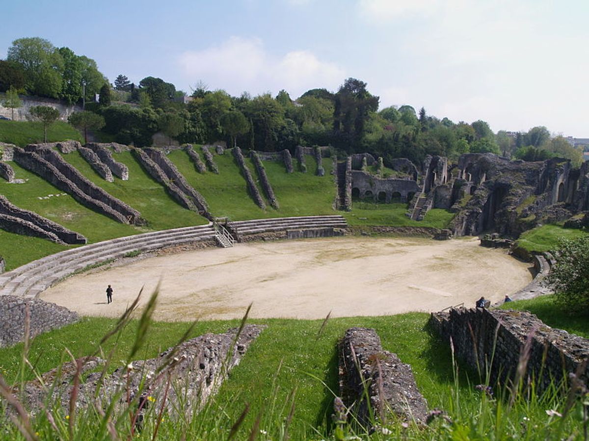 L’amphithéâtre de Saintes (Charente-Maritime). Courtesy Wikipédia