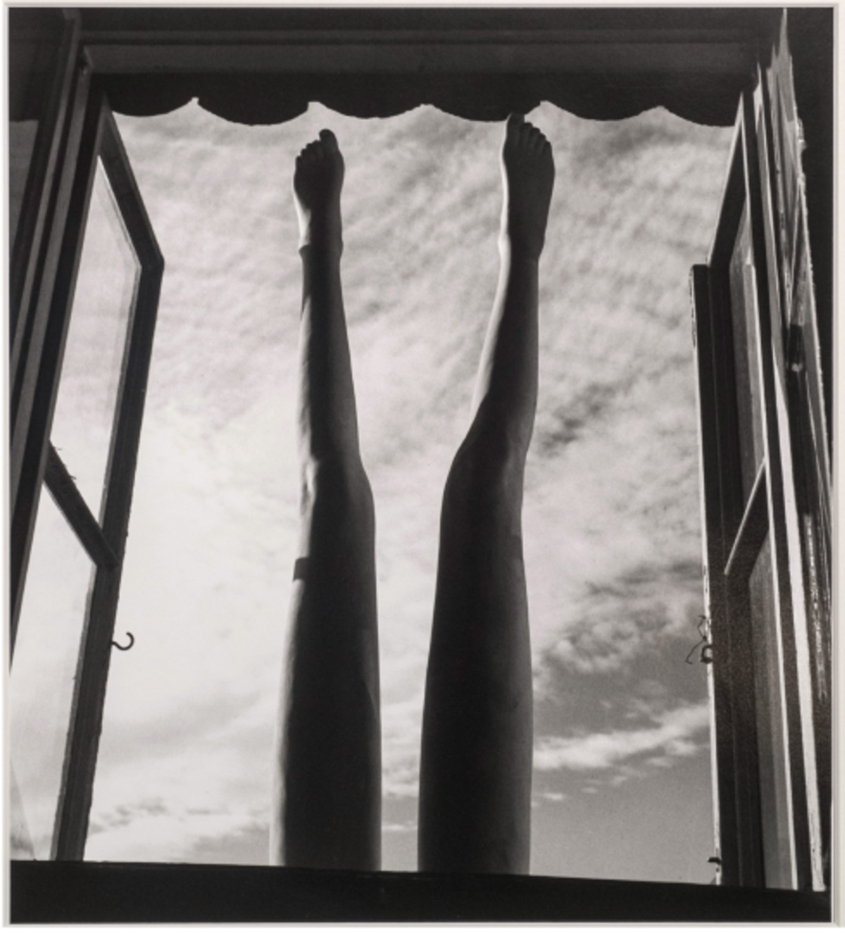 Emila Medkova, Nohy (Jambes), 1949, épreuve gélatino-argentique, Paris, galerie Les Yeux fertiles. © D.R.
