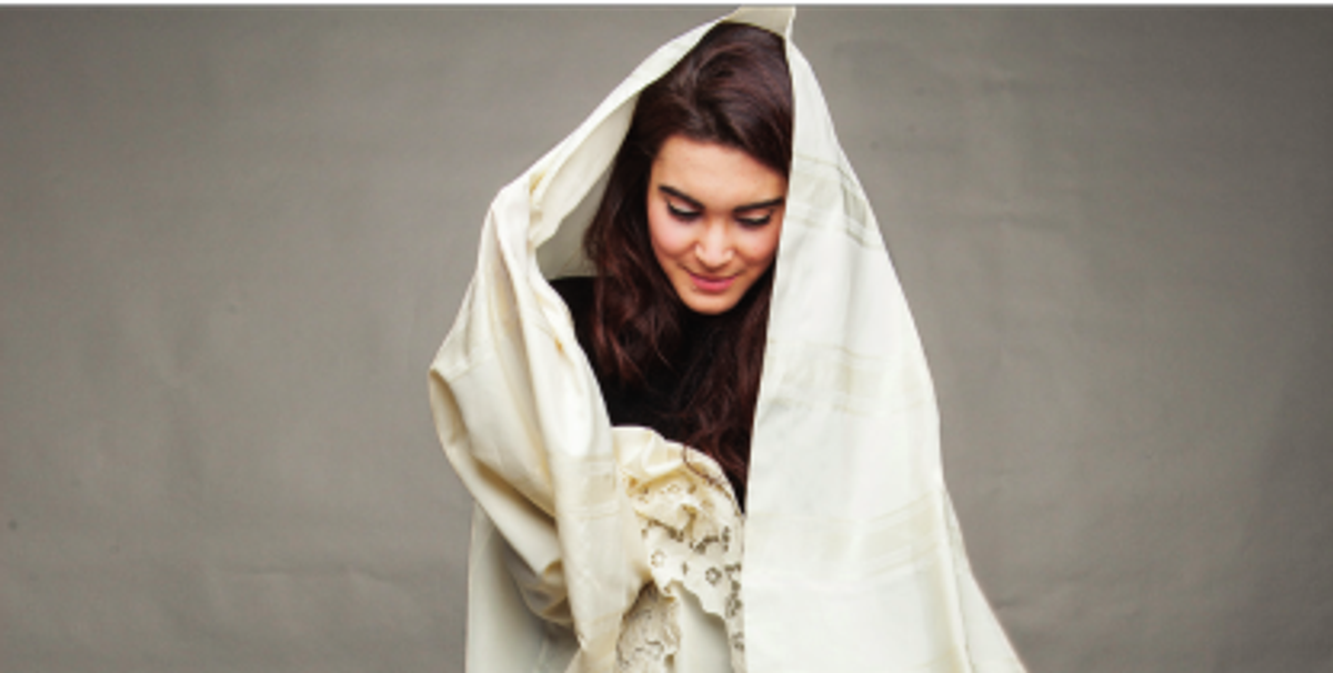 Maya Inès Touam, série Révéler l’étoffe, Amel Paris, 2017, photographie. © Maya Ines Touam & Thomas Echegut