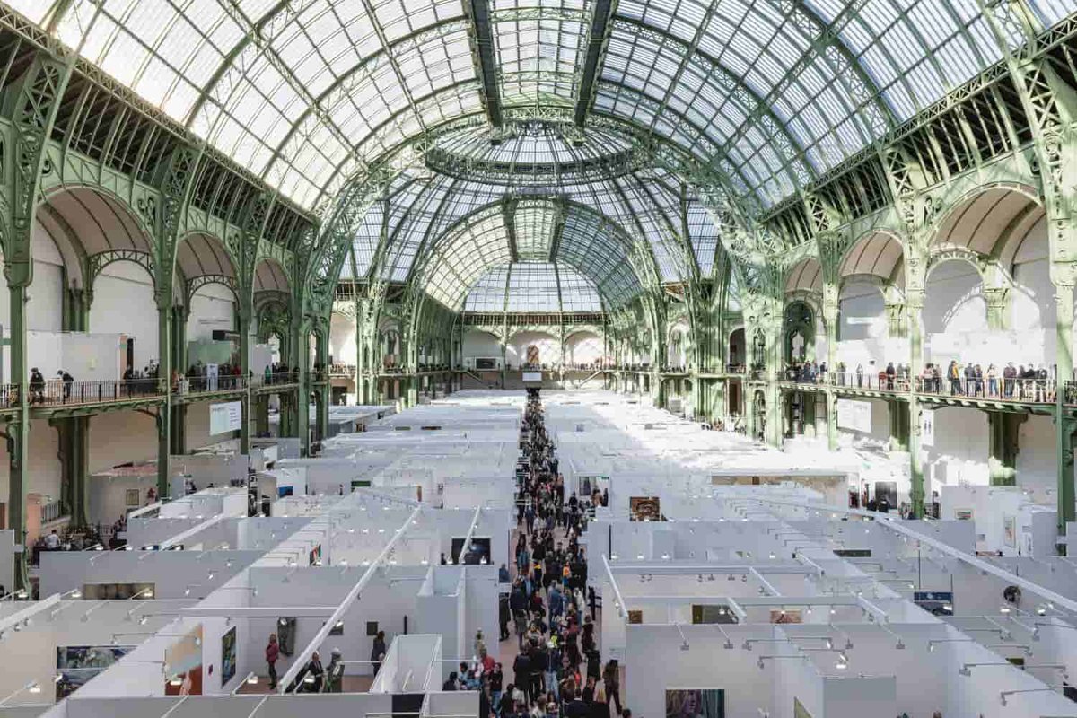 Vue de la nef du Grand Palais, Art Basel Paris, 2025. Courtesy d’Art Basel