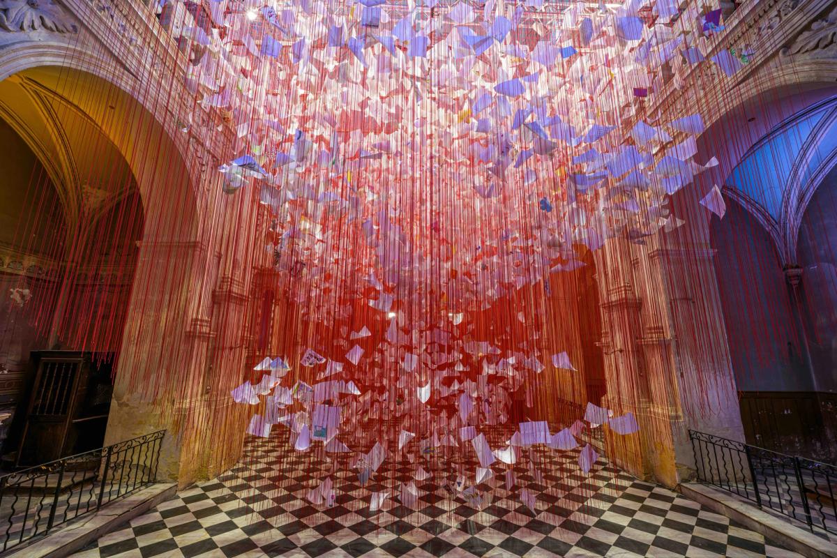 Chiharu Shiota, Letters of Love, 2024. © Labo. Photo : Ville d’Aix