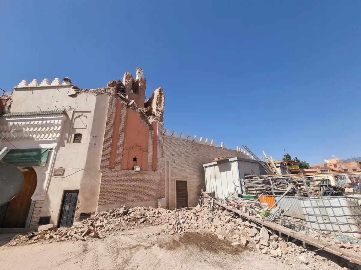 La mosquée de Kharbouch, place Jeema el-Fna, à Marrakech, endommagée par le séisme du 9 septembre 2023. Photo Unesco
