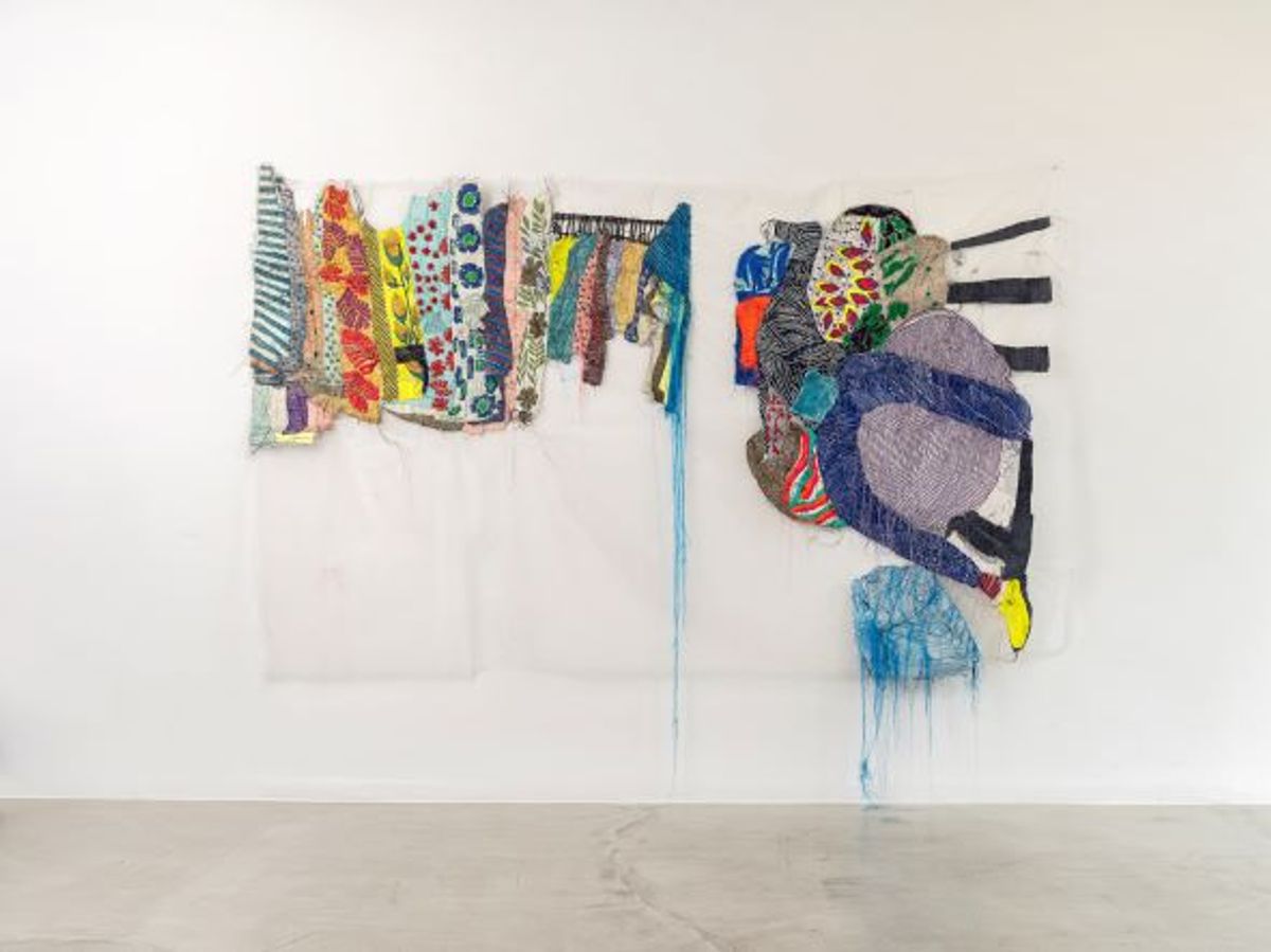 Ana Silva, Vestir Memórias 002, 2022, tissu transparent et broderie. © Ana Silva. Courtesy de MAGNIN-A Paris. Photo Louis Delbaere