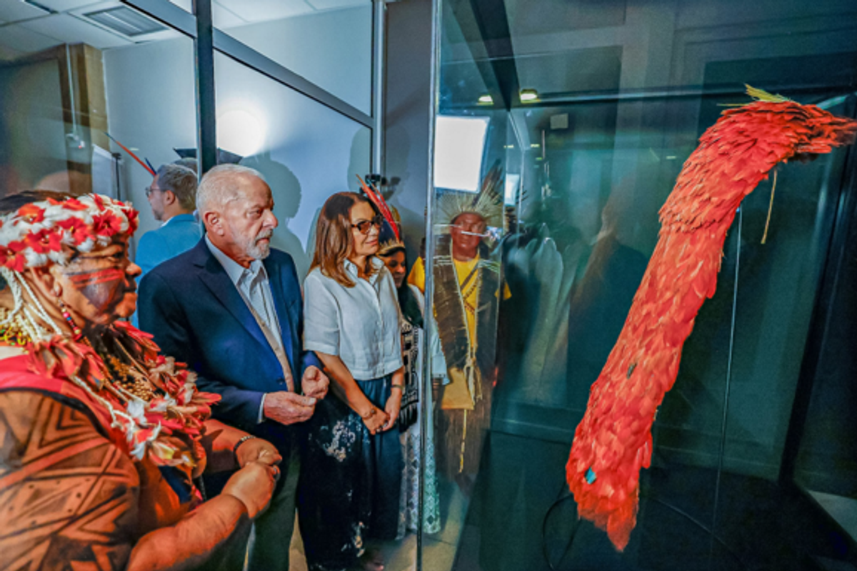 Célébration du retour du manteau Tupinamba au musée national de Rio de Janeiro en présence du Président Luiz Inácio Lula da Silva et de la communauté Tupinamba. © Ricardo Stuckert / PR