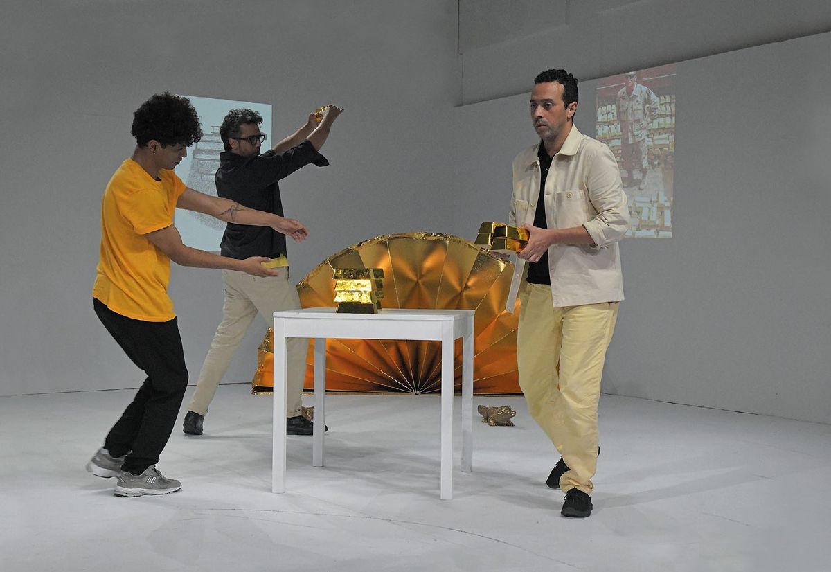 Youness Atbane, Immortal Object of a Dead Artist, performance au tak, Berlin, 2021. © Photo Christian Altforer