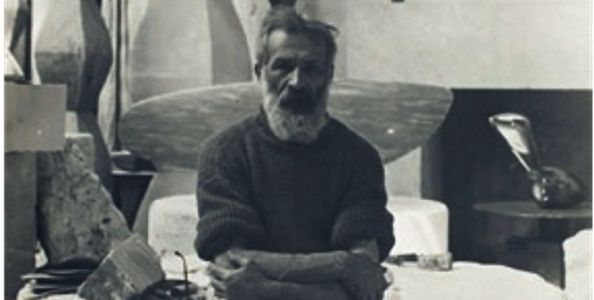 Constantin Brancusi, Autoportrait dans l’atelier, 1933-1934, photographie, Centre Pompidou, Paris. © Centre Pompidou, MNAM-CCI, dist. RMN-Grand Palais – Philippe Migeat