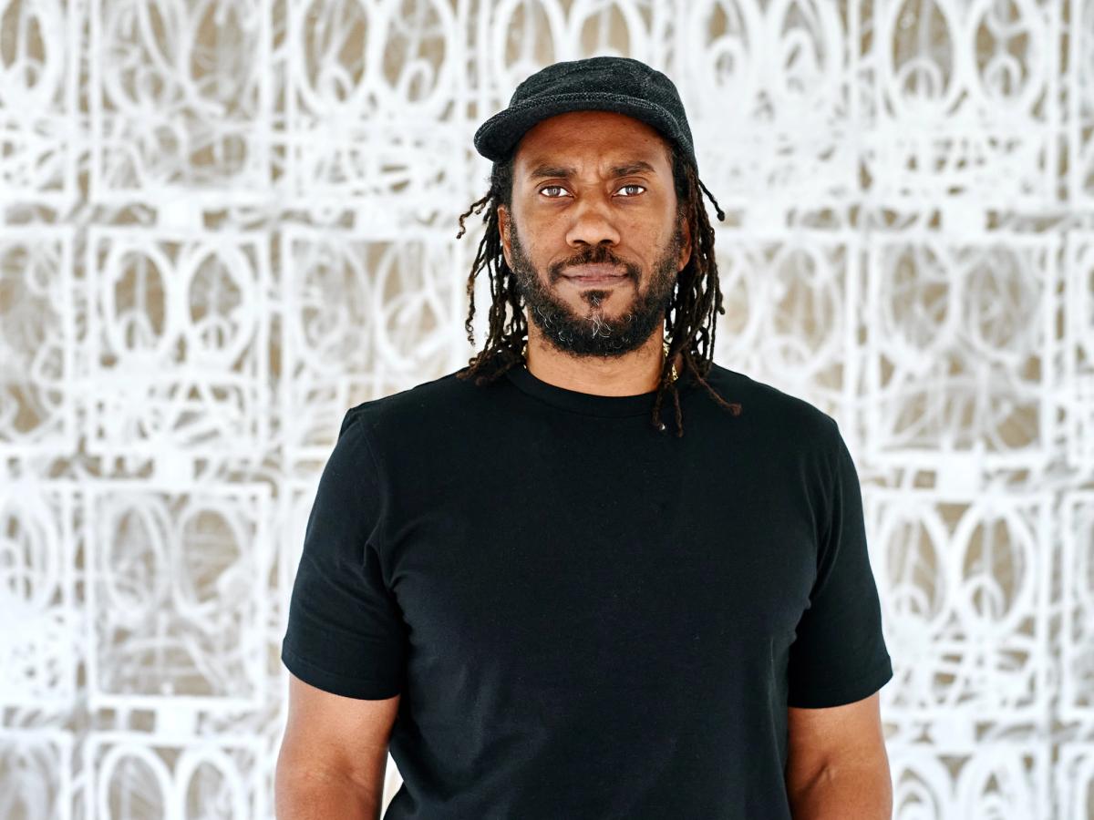 Rashid Johnson à Hauser & Wirth Menorca. © Rashid Johnson. Courtesy de l’artiste et Hauser & Wirth. Photo : Daniel Schäfer