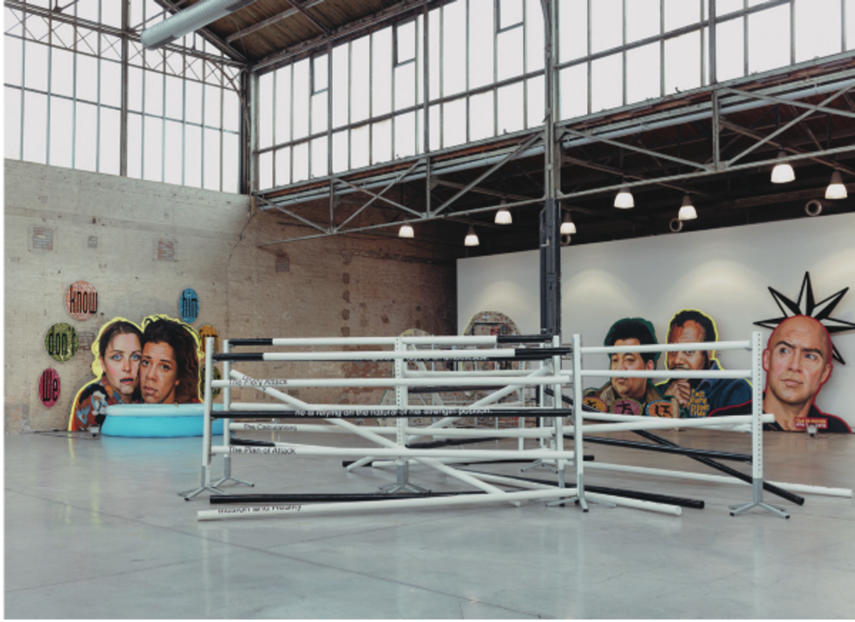 Vue de l’exposition. « Stayin’Alive. Discover the Collections », BPS22, Charleroi, 2023. Au fond : Johan Muyle, We don’t know him from Eden, 1998, installation. Photo Leslie Artamonow