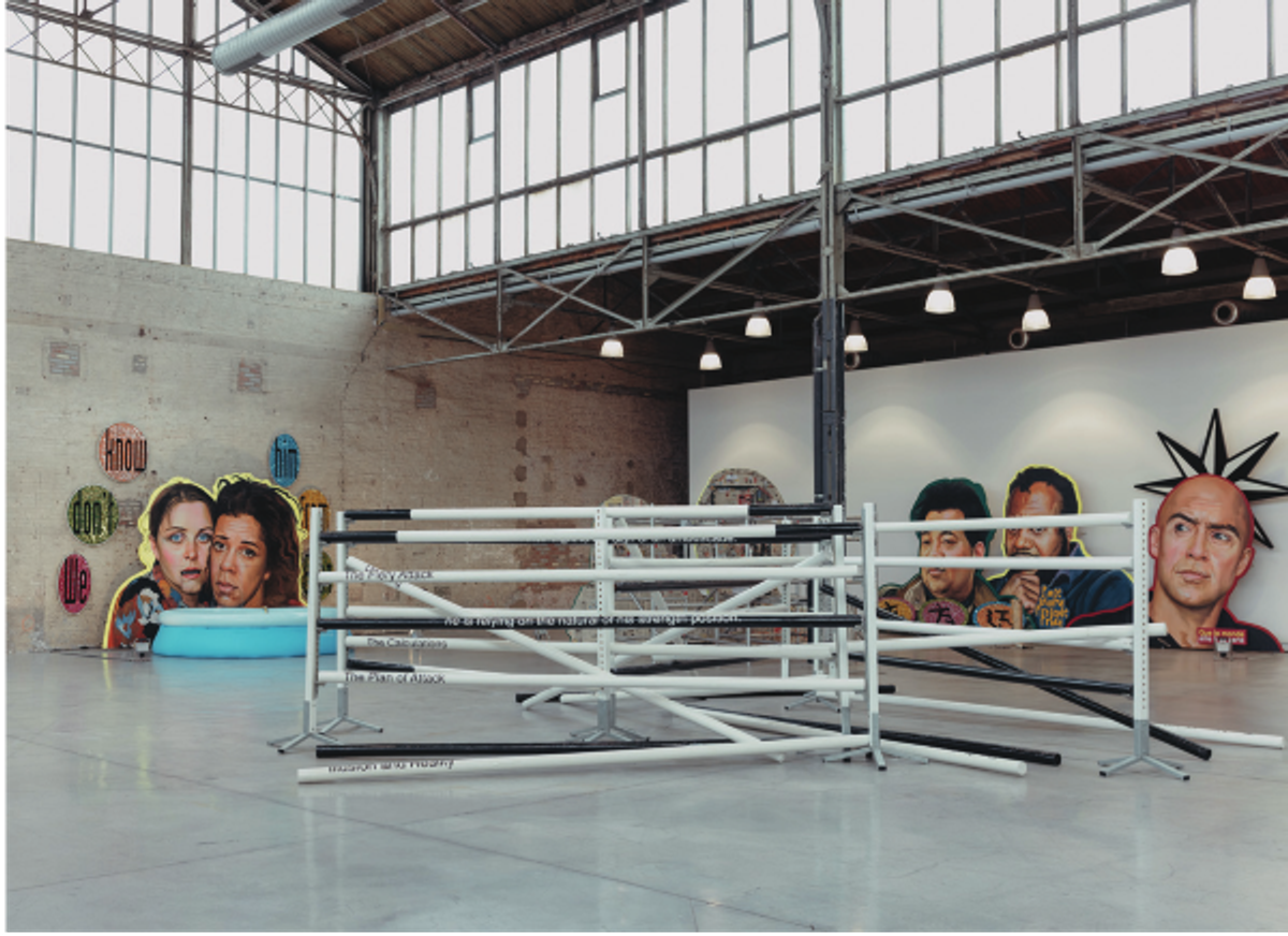 Vue de l’exposition. « Stayin’Alive. Discover the Collections », BPS22, Charleroi, 2023. Au fond : Johan Muyle, We don’t know him from Eden, 1998, installation. Photo Leslie Artamonow