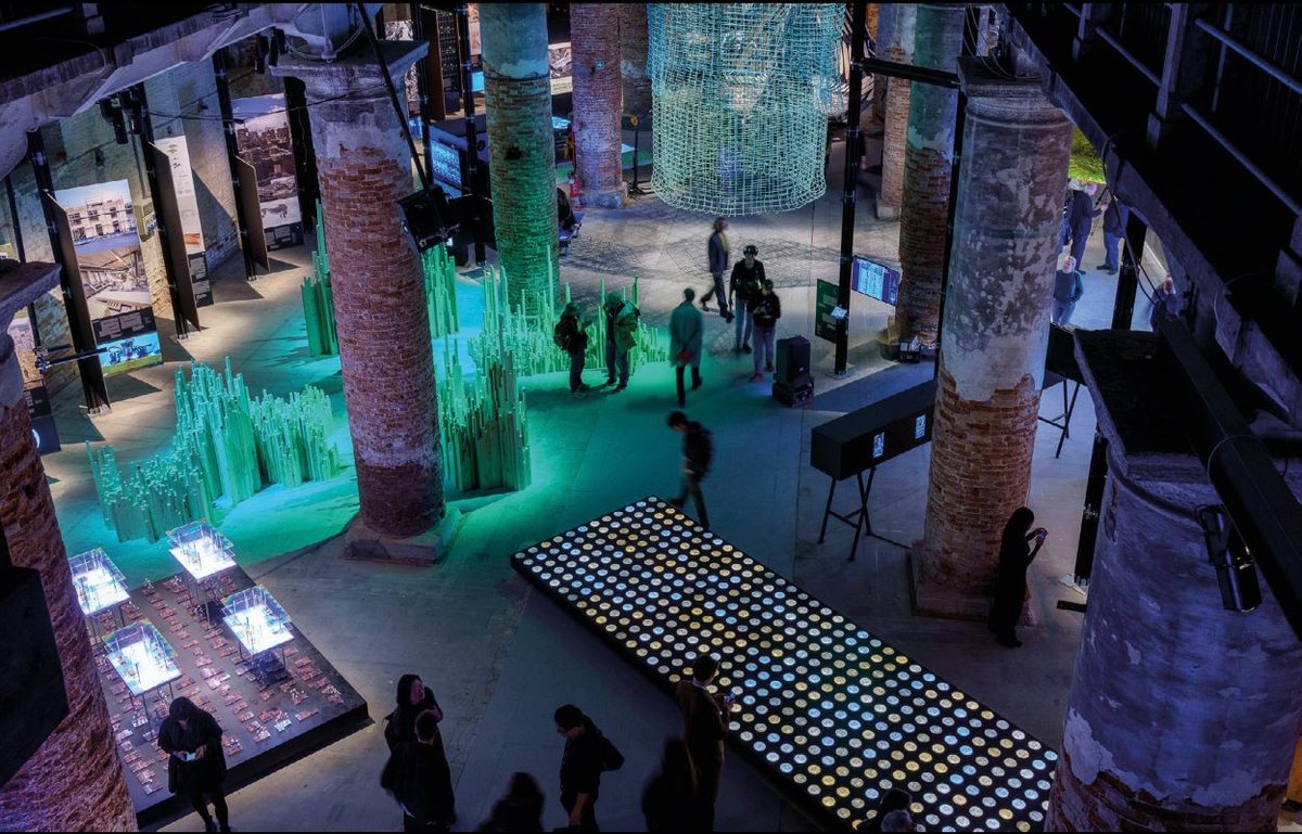 Vue de l’exposition « Intelligens. Natural. Artificial. Collective », Arsenale, 19e Biennale internationale d’architecture, 2025. Courtesy La Biennale di Venezia. Photo AVZ/Andrea Avezzù
