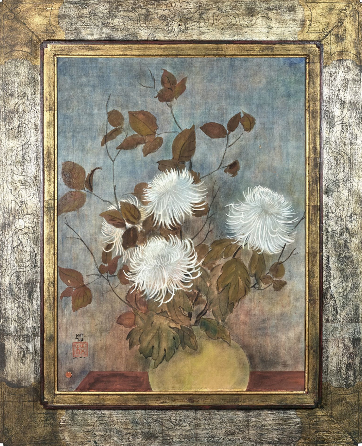 Mai Trung Thu, Vase jaune aux chrysanthèmes, encre et couleurs sur soie, 1953. Courtesy Varenne enchères.