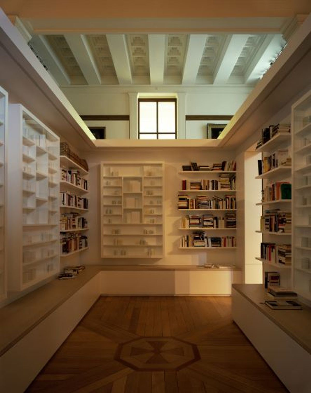 Vue de l’installation La bibliothèque de l’exil d’Edmund de Waal au British Museum, à Londres. © Hélène Binet / Courtesy Edmund de Waal et Galerie Max Hetzler