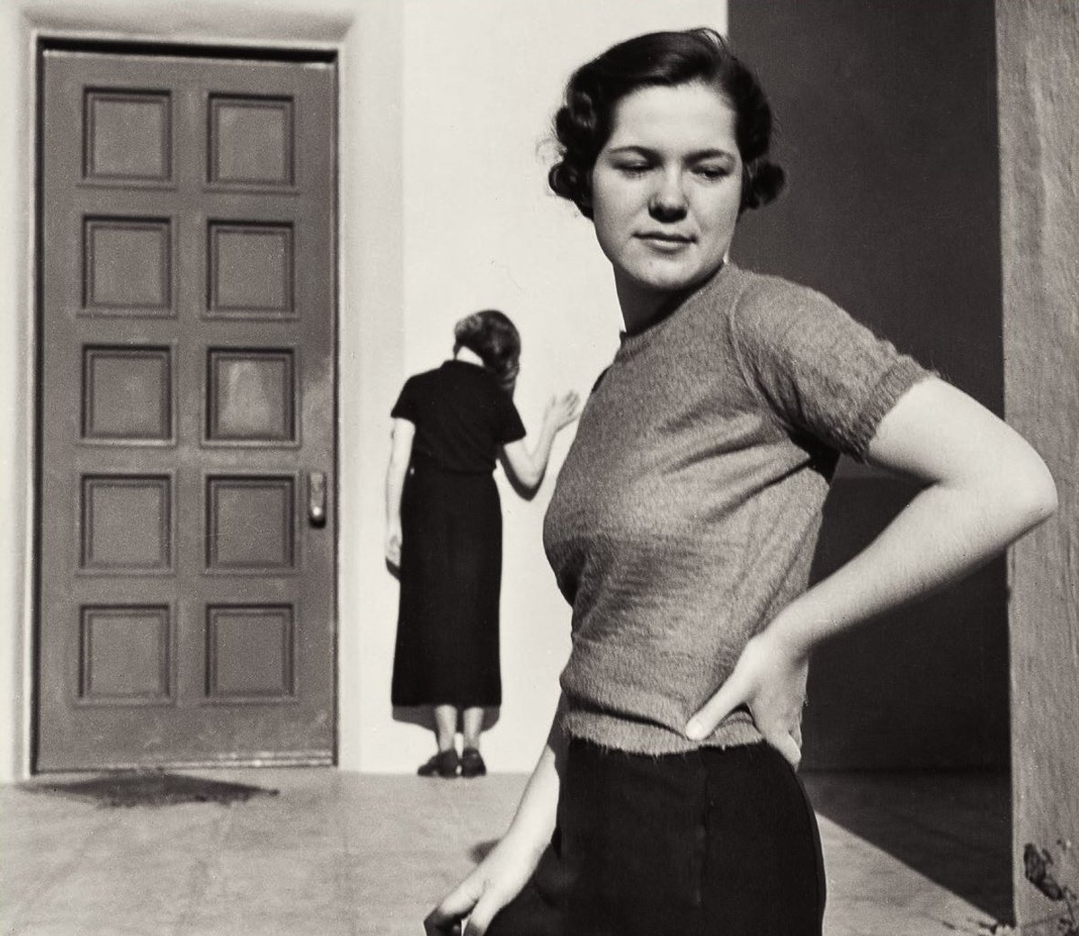 John Gutmann, Haussement d’épaules, 1935, photographie argentique noir et blanc. Courtesy du Center for Creative Photography, Arizona Board of Regents