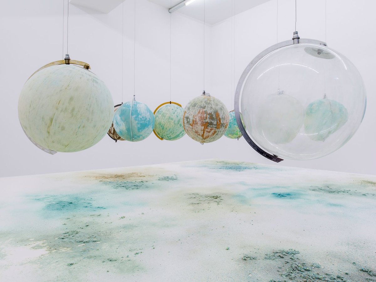 Julian Charrière, We are all astronauts, vue de l’installation au Centre culturel suisse à Paris, en 2014. © the artist /vg bild kunst Bonn Germany