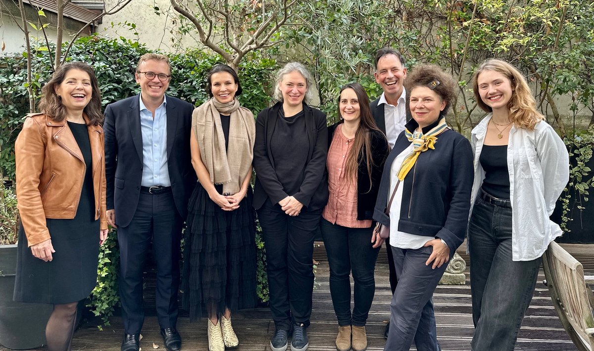 Hélène Nguyen-Ban (troisième en partant de la gauche), nouvelle présidente de Fluxus Art Projects, entourée d'acteurs du programme. Photo : Philippe Régnier